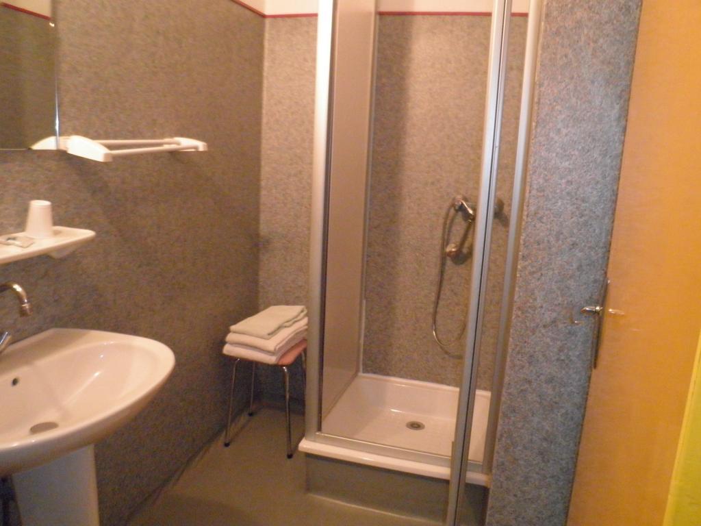 La Pierre Blanche Hotel Luzenac ห้อง รูปภาพ